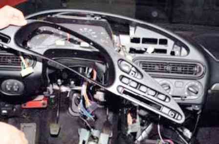 Ausbau und Einbau des Kombiinstruments Niva Chevrolet