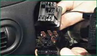 How to remove VAZ-2123 paddles