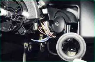 How to remove the VAZ-2123 paddle shifters