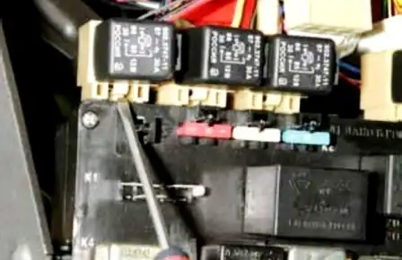 Fusibles y relés VAZ-2123