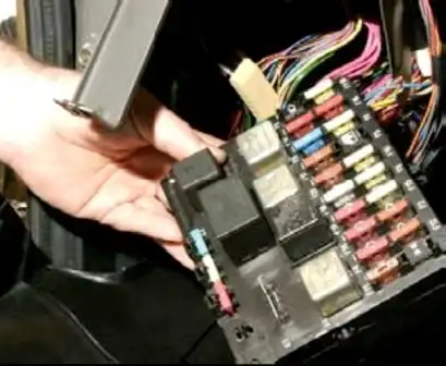 Fusibles y relés VAZ-2123