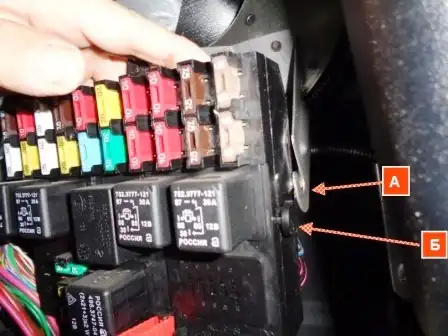 Fusibles y relés VAZ-2123