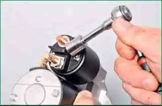 VAZ-2123 Anlasserreparatur