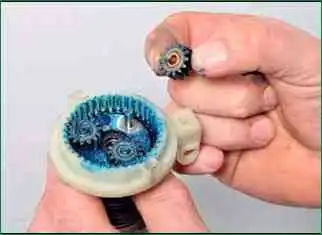 VAZ-2123 Anlasserreparatur