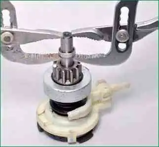 VAZ-2123 Anlasserreparatur