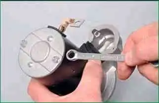 VAZ-2123 Anlasserreparatur