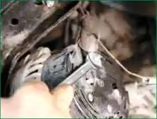 Снятие и установка генератора Niva Chevrolet