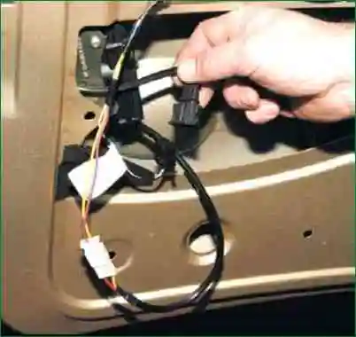 Disassembly and assembly of the tailgate Niva Chevrolet