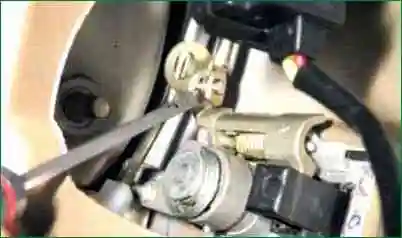 Disassembly and assembly of the tailgate Niva Chevrolet