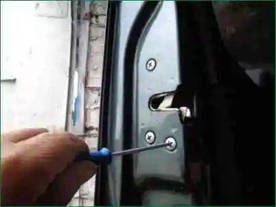 Disassembly and assembly of the tailgate Niva Chevrolet