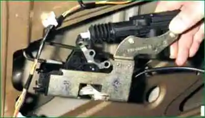 Disassembly and assembly of the tailgate Niva Chevrolet