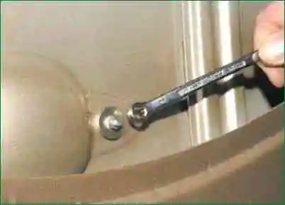 Disassembly and assembly of the tailgate Niva Chevrolet