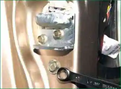 Disassembly and assembly of the tailgate Niva Chevrolet