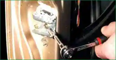 Disassembly and assembly of the tailgate Niva Chevrolet