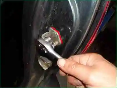 Disassembly and assembly of the tailgate Niva Chevrolet