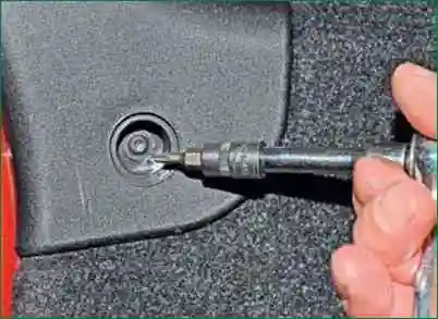 Disassembly and assembly of the tailgate Niva Chevrolet