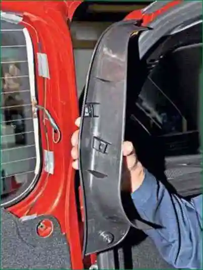 Disassembly and assembly of the tailgate Niva Chevrolet