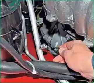 Як зняти та поставити компресор кондиціонера ВАЗ-2123