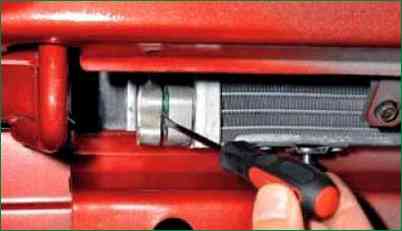 Cómo quitar el condensador del aire acondicionado VAZ-2123