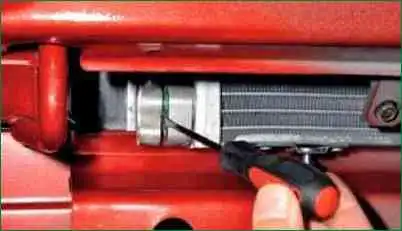 How to remove the VAZ-2123 air conditioner condenser