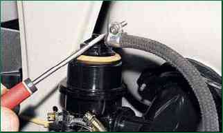 How to remove the VAZ-2123 fuel filler pipe