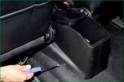 How to remove Niva Chevrolet floor tunnel lining