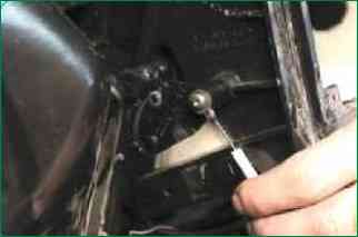 Removal and installation of air intake, rods and bracket of heater levers Niva Chevrolet