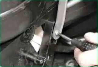 Aus- und Einbau von Lufteinlass, Stangen und Halterung für Heizungshebel Niva Chevrolet