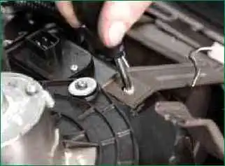 Aus- und Einbau von Lufteinlass, Stangen und Halterung für Heizungshebel Niva Chevrolet