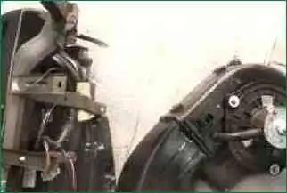 Entfernen und Installieren des Lufteinlasses, der Stangen und Halterung für Heizungshebel Niva Chevrolet