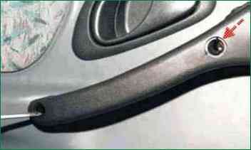 Reparación de puerta delantera Chevrolet Niva