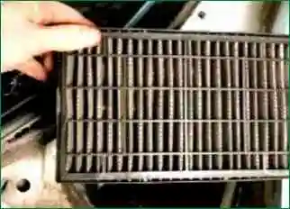 Заміна фільтру повітря салону Niva Chevrolet