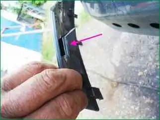 Как снять передний бампер автомобиля Нива Шевроле выпуска с 2009 года