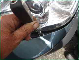 How to remove the front bumper from a Chevrolet Niva from 2009