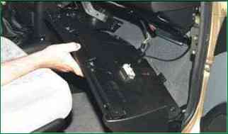 How to remove Niva Chevrolet glove box