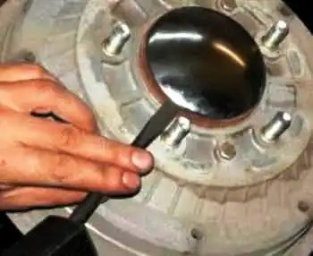 How to remove a Niva Chevrolet brake drum