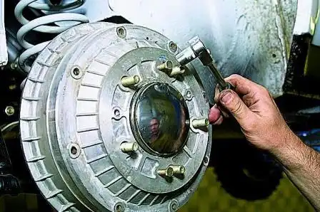 How to remove a Niva Chevrolet brake drum