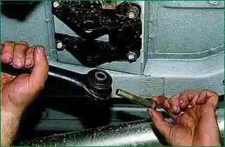 Заміна штанг задньої підвіски Niva Chevrolet