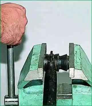 Заміна штанг задньої підвіски Niva Chevrolet