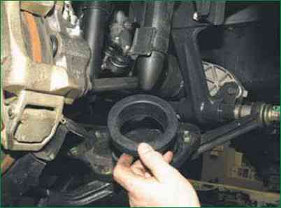 Replacing the front suspension spring of a Chevrolet Niva car