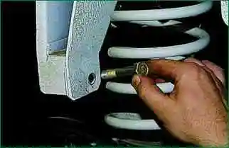 Заміна штанг задньої підвіски Niva Chevrolet