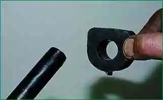 How to replace the front suspension stabilizer of a Chevrolet Niva car