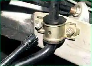 How to replace a Chevrolet Niva front suspension stabilizer