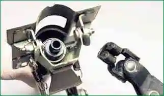 How to remove the VAZ-2123 steering column