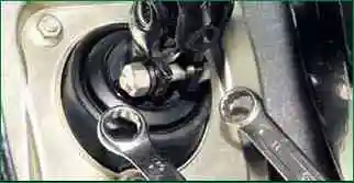 How to remove the VAZ-2123 steering column