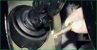 How to remove the VAZ-2123 steering column