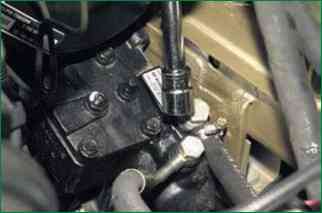 Removing and installing Niva Chevrolet steering gear