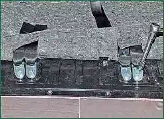 Як зняти та поставити паливний бак ВАЗ-2123