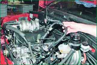 Aus- und Einbau eines Chevrolet Niva-Motors