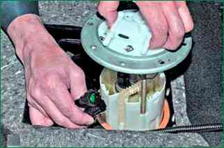 Reparación del módulo de bomba de combustible Niva Chevrolet